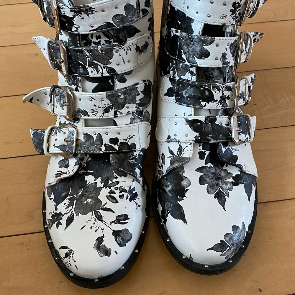 Bar III black and white floral combat style boots size 7